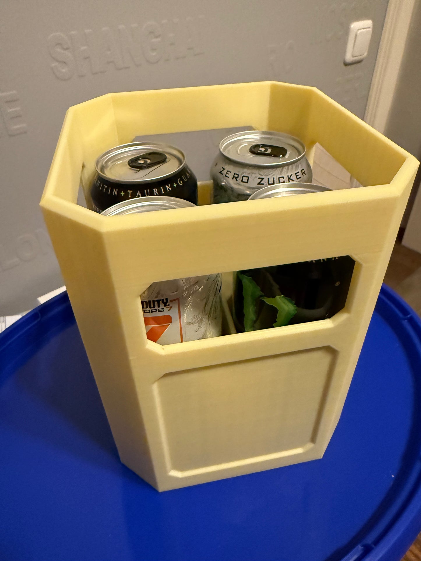 Kiste für Energydosen oder Bierflaschen